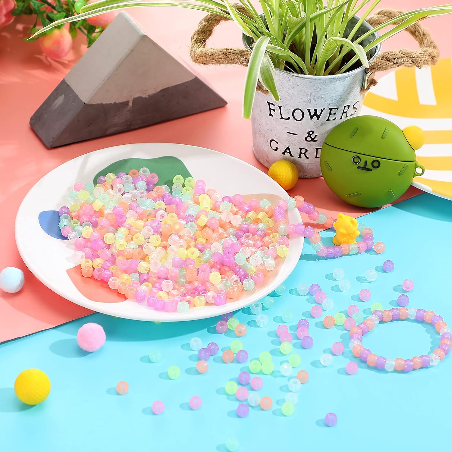 LIS HEGENSA 1300 Pcs DIY Childrens Crafts Beads Friendship Bracelet Kit, with Pony Beads Letter Beads and Bracelet Making Kit, Colorful Charms, Used for Custom Necklace Bracelets and Jewelry Decor