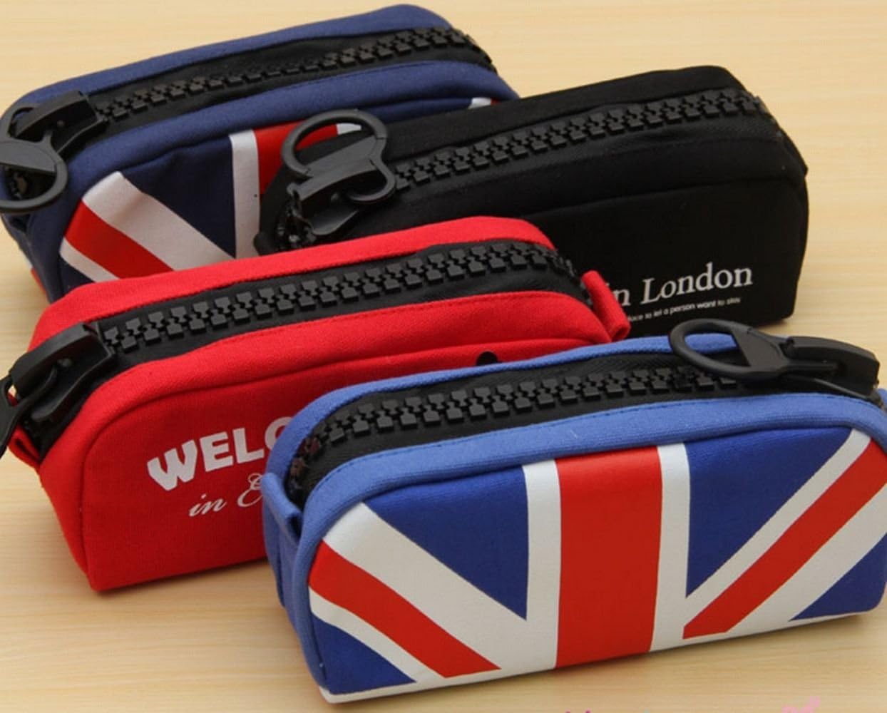 Amazon Co Jp パプア Papua ペンケース 国旗 イギリス デカチャック おしゃれ ポーチ ファスナー 筆箱 人気 高校生 収納 小物入れ 男 女 兼用 エッフェル塔のキーホルダー付き レッド おもちゃ
