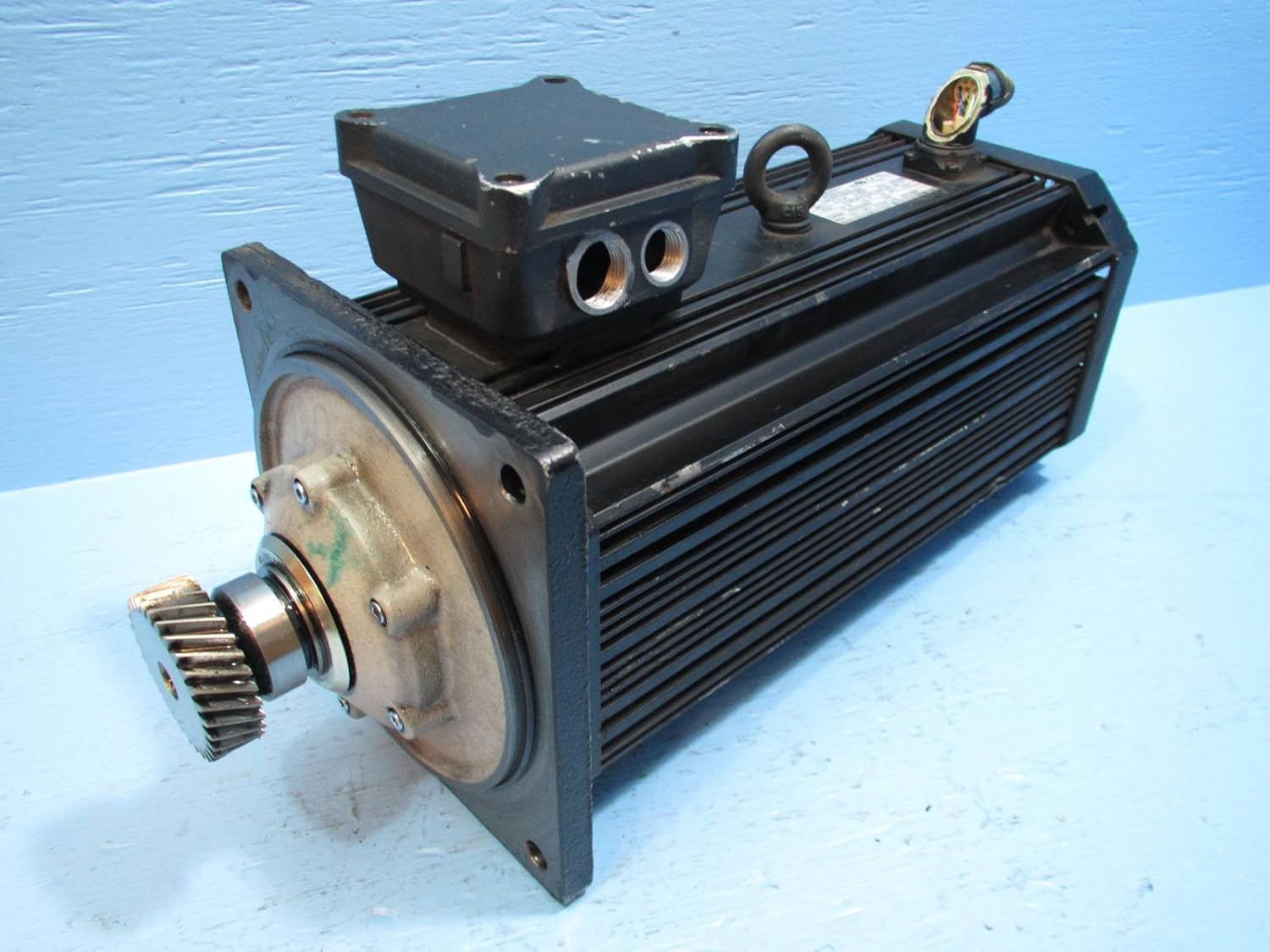 Lenze mdfkabs090 22U Servo Motor 5 HP 10 HP 1680 RPM 21.5 nm Amazon