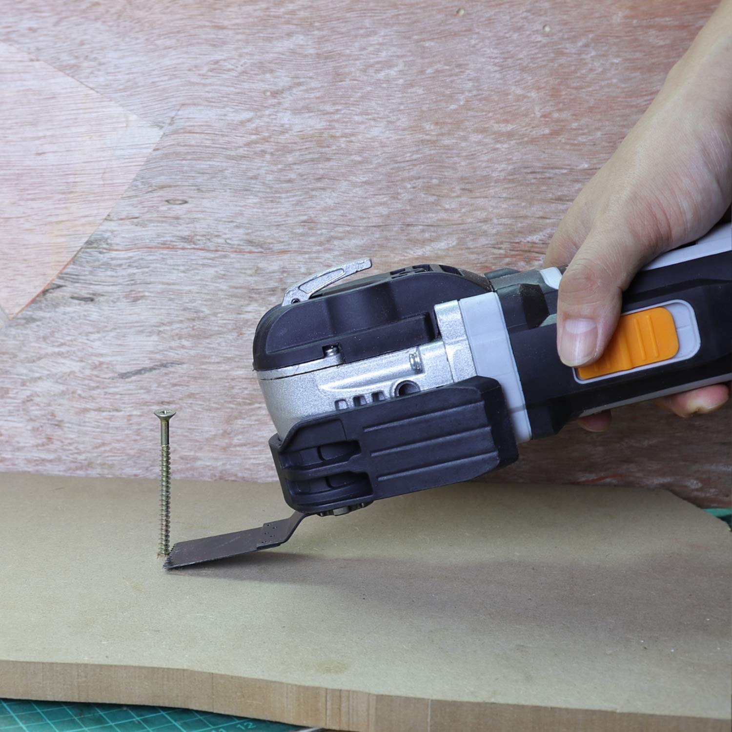 Blank&Black BBPT9526 600W 5 Amp Variable-Speed Multi-function Oscillating Tool Kit with Anti-Vibration 3-Positioned Side-Handle, Quick Blade Change, 5.5° Oscillation Angle