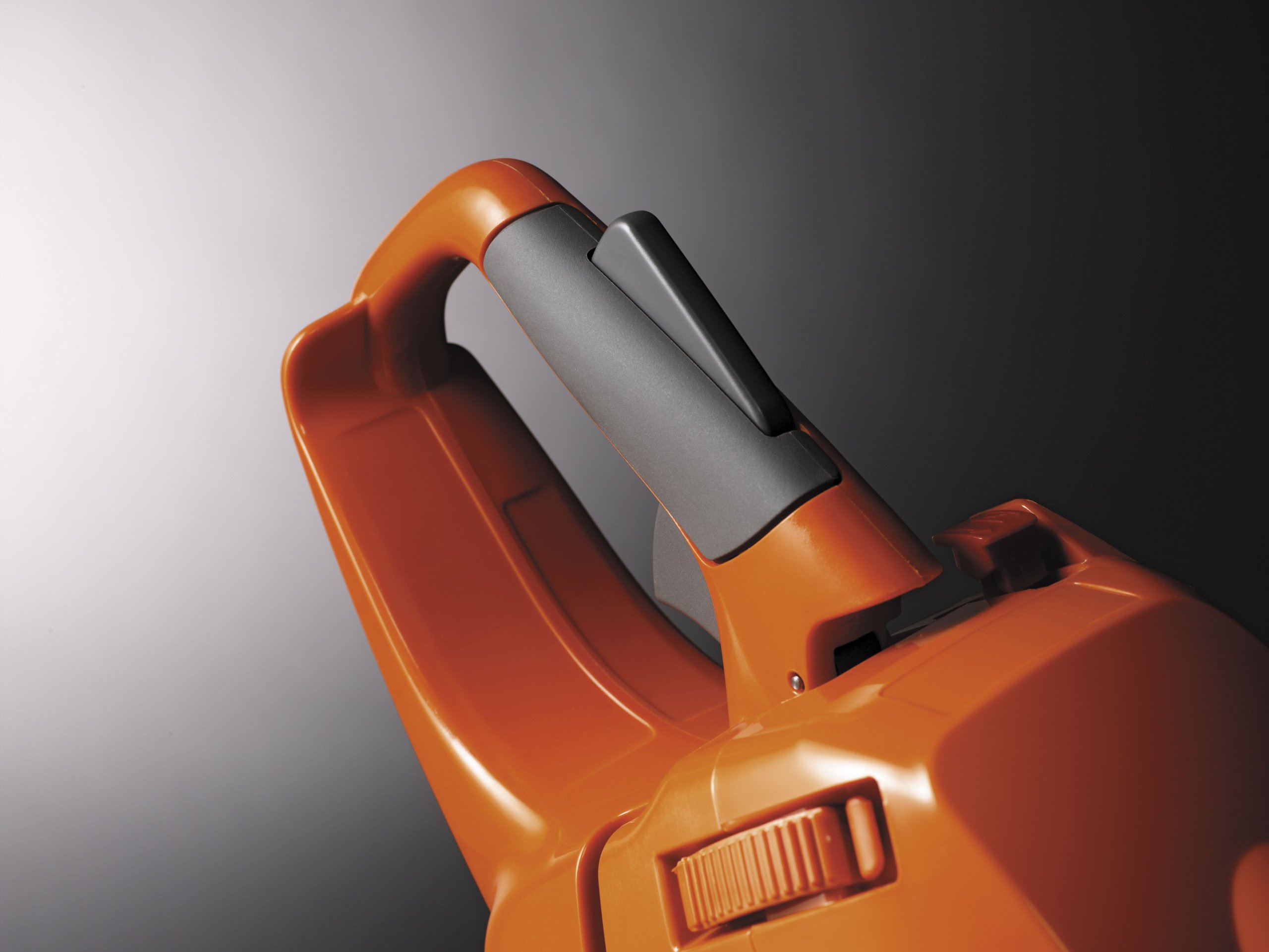 Husqvarna 440 Chain Saw - 40.9cc, 18 Inch Bar, 0.325 Inch Model 967166003 (Renewed) - Image 4