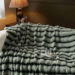 PU MEI Faux Fur Throw Blanket for