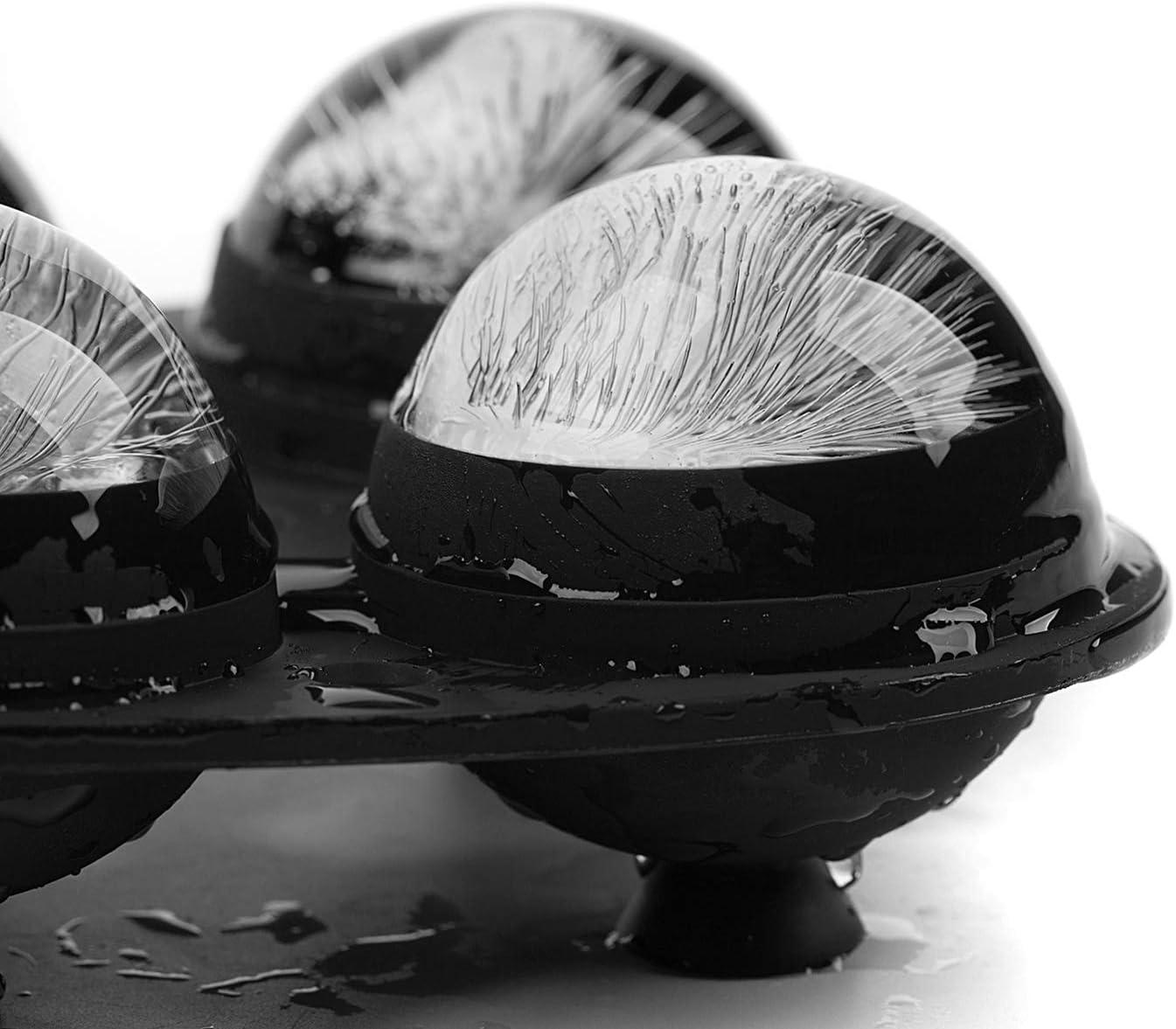 Samuelworld Large Sphere Ice Tray Mold Whiskey Big Ice Maker 2.5 Inch Ice Ball for Cocktail and Scotch: Kitchen & Dining