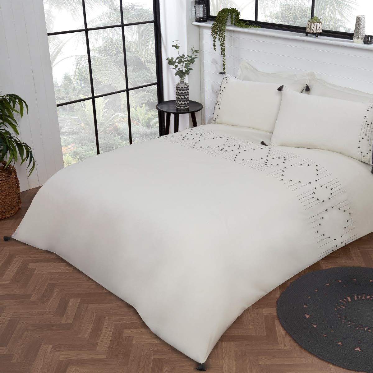 Sleepdown Luxury Boho Embroidered Panel Band Plain White Black Tassels Easy Care Soft Cosy Duvet Cover Quilt Bedding Set with Pillowcases - King (220cm x 230cm) 5056242802600