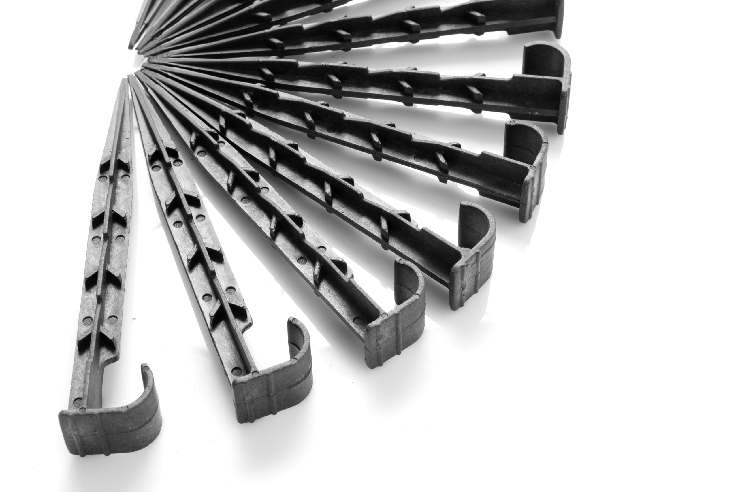 Outdoor Garden Pegs for Drip Irrigation Line, Weeping Pipe, Soaker Hose, Heavy-Duty Plastic Landscaping Stakes, Anti-Pull Gardening Anchors, Universal (Irrigation Pegs 15cm, 20)