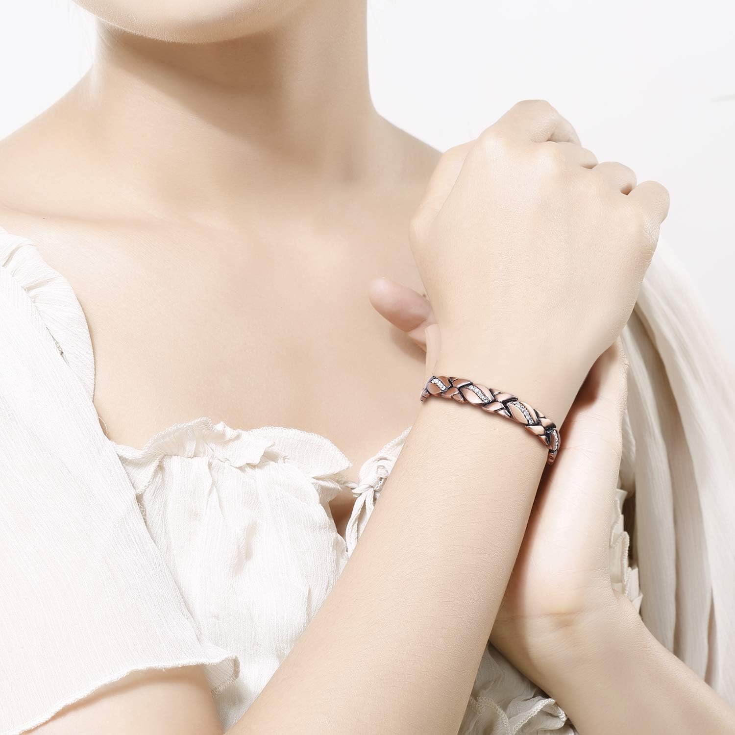 Jecanori Copper Bracelet for Women Magnetic Therapy Bracelets Pain Relief For Arthritis and Carpal Tunnel Syndrome with 3500 Gauss Magnets,7.8 Inch Adjustable Crystal Bracelets: Clothing