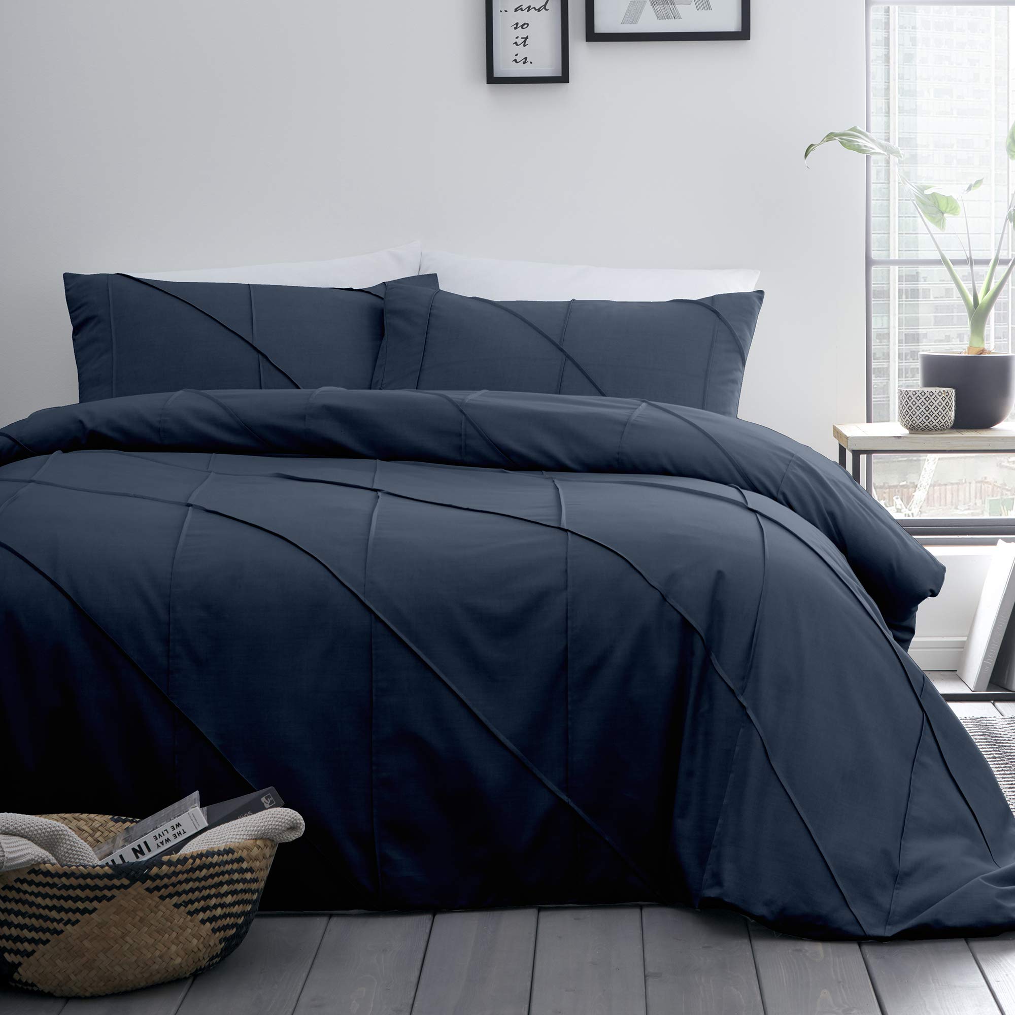 Serene - Navy Blue Diamond Pinch Pleat Duvet Cover - Double Bedding Size (200 x 200cm) - Luxury Bedding in Dark Blue - Navy Pintuck Duvet Cover - Contemporary/Luxury Bedding Set - The Dart Collection