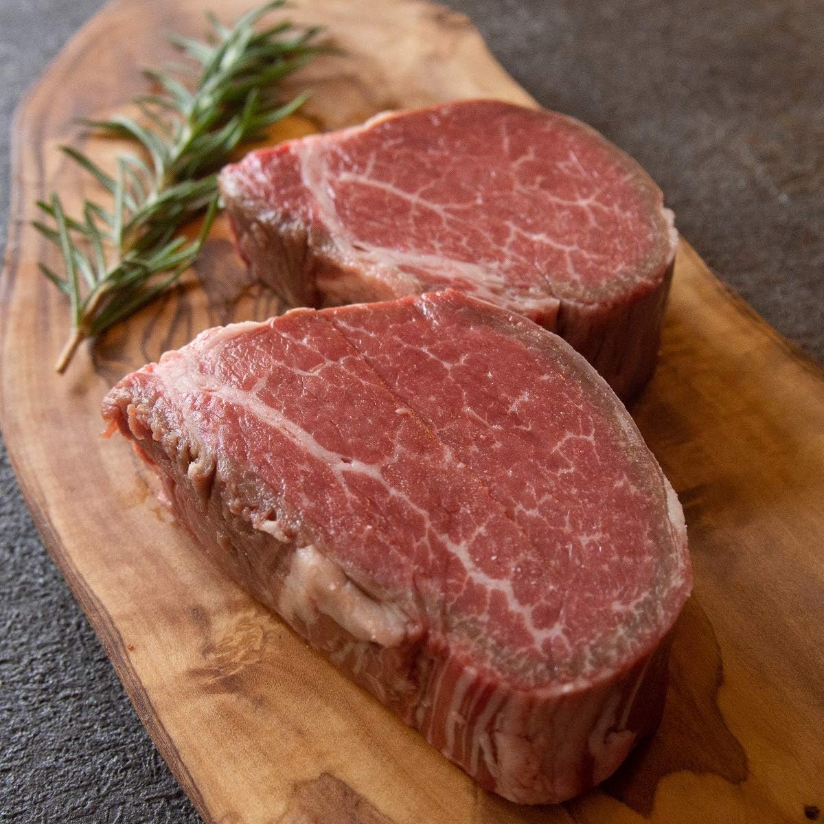 赤身肉の前田牛 希少部位 フィレステーキ 牛ヒレステーキ ギフト箱 150g 2 株式会社みんなの会社 牛肉 通販 Amazon