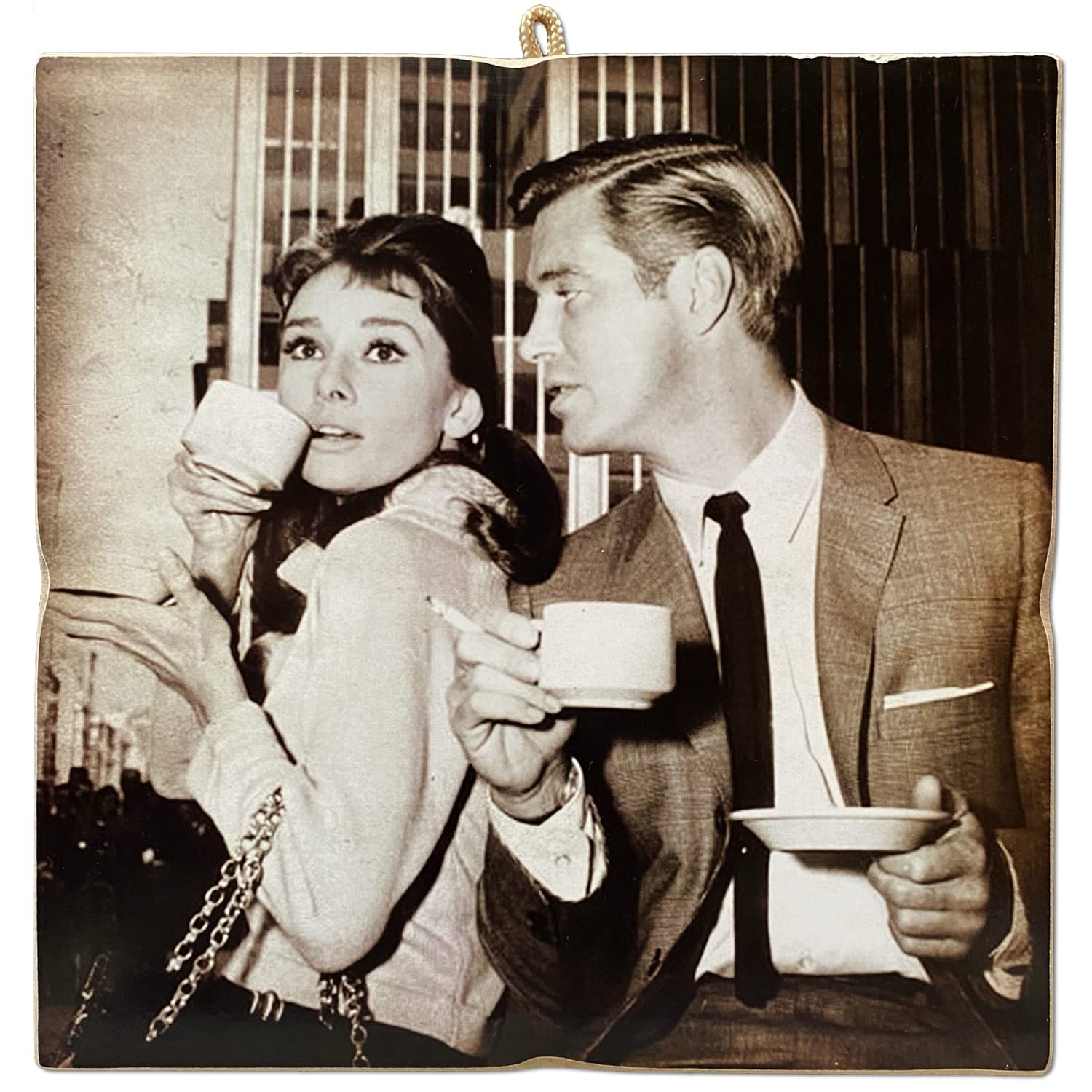 KUSTOM ART Vintage Style Picture Picture Series Celebrity Actors and Coffee Audrey Hepburn in Film Breakfast by Tiffany Print on Wood 23X23 cm.