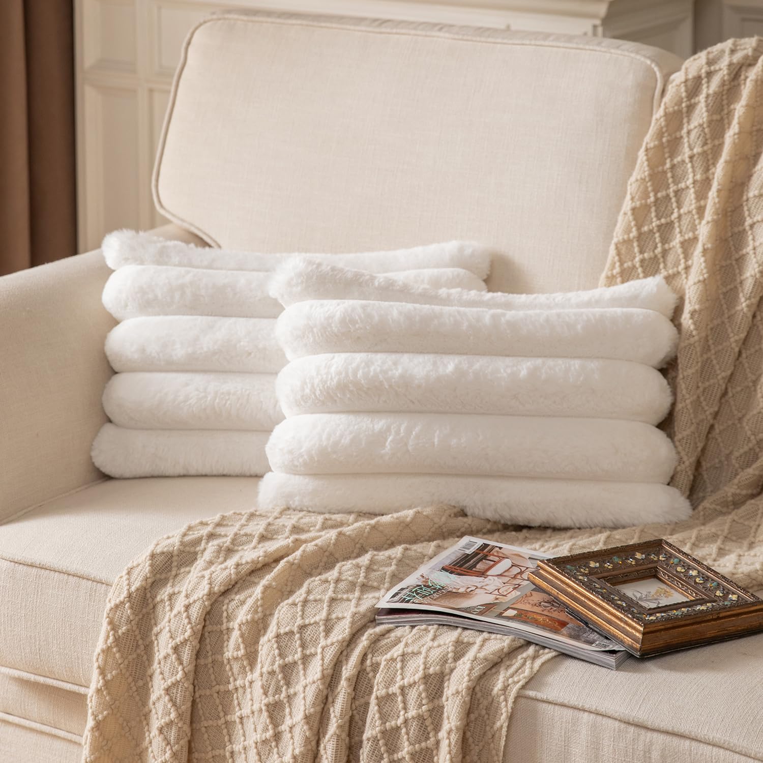 YAERTUN Set of 2 Cream White Striped Decorative Cushion Covers 12x20 Inch 30x50 cm Plush Soft Throw Pillow Case with Velvet Back Faux Rabbit Fur Pillow Covers Sofa Couch Bed Livingroom