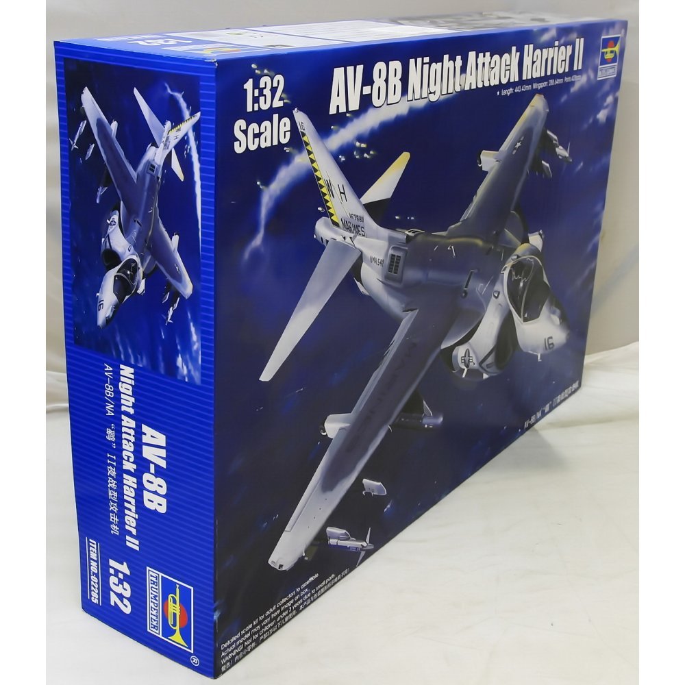 Trumpeter 1: 32 - AV-8B Harrier II Night Attack