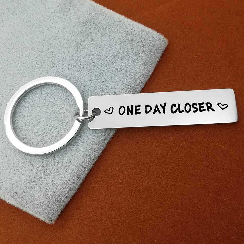 Huwujiu Valentines Day Gifts for Women Men Long Distance Relationship Gifts Keyring for Him Her Boyfriend Girlfriend Gift Christmas Birthday Anniversary Presents for Couple - Image 4