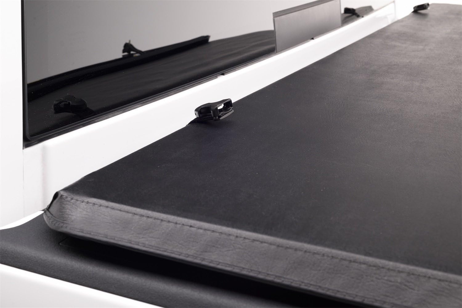 Amazon Com American Tonneau Company Hard Folding Truck Bed Tonneau Cover 76410 Fits 2016 20 Toyota Tacoma 6 Bed Automotive