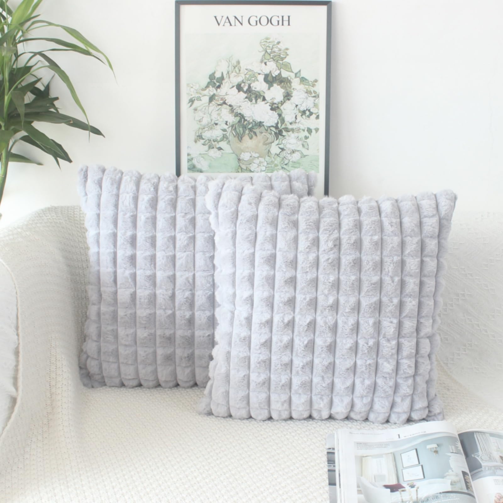 OYIMUA Fluffy Silver Grey Cushion Covers 40cm x 40cm Faux Fur Cushion Cover 16 x 16 inches Set of 2 Pillow Cases Soft Plush Sofa Cushions Living Room Modern Moroccan Covers