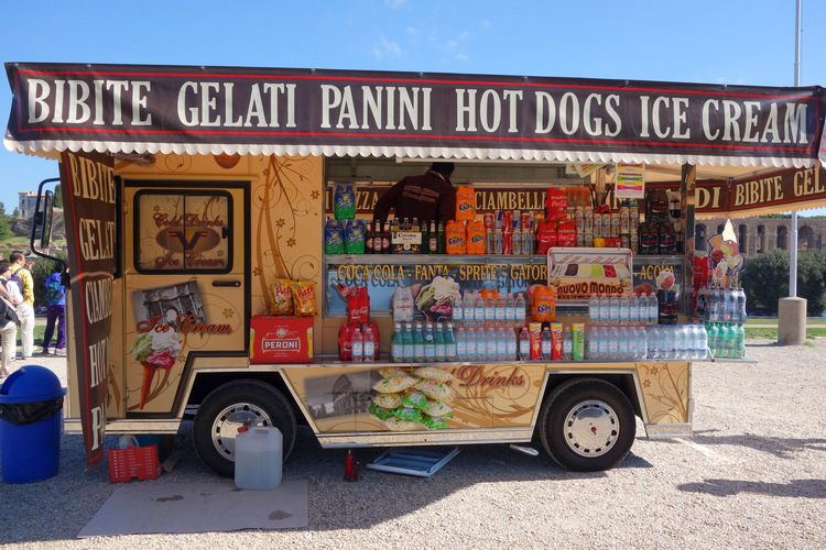 Amazon Fr Coins In The Fountain A Midlife Escape To Rome Judith Works Livres