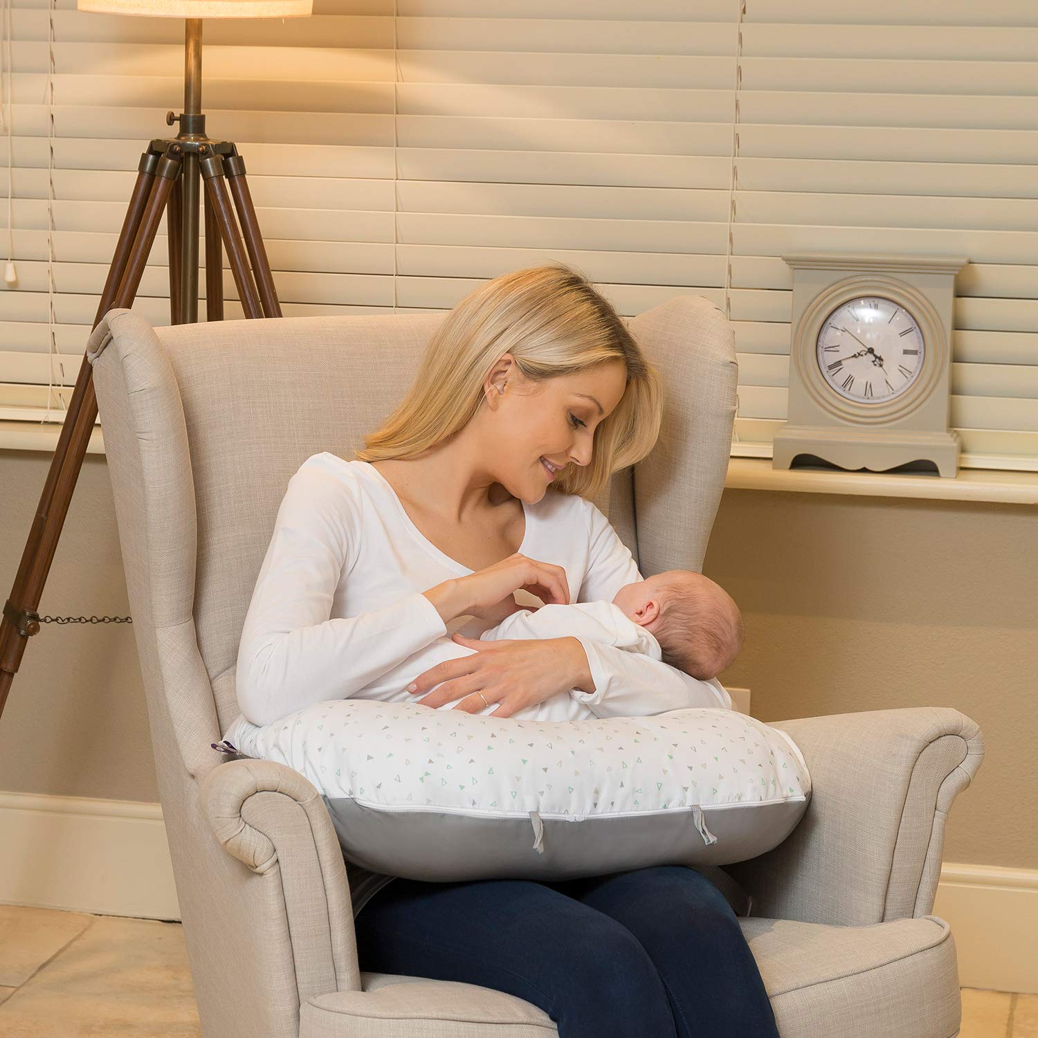 clevamama clevacushion nursing pillow & baby nest