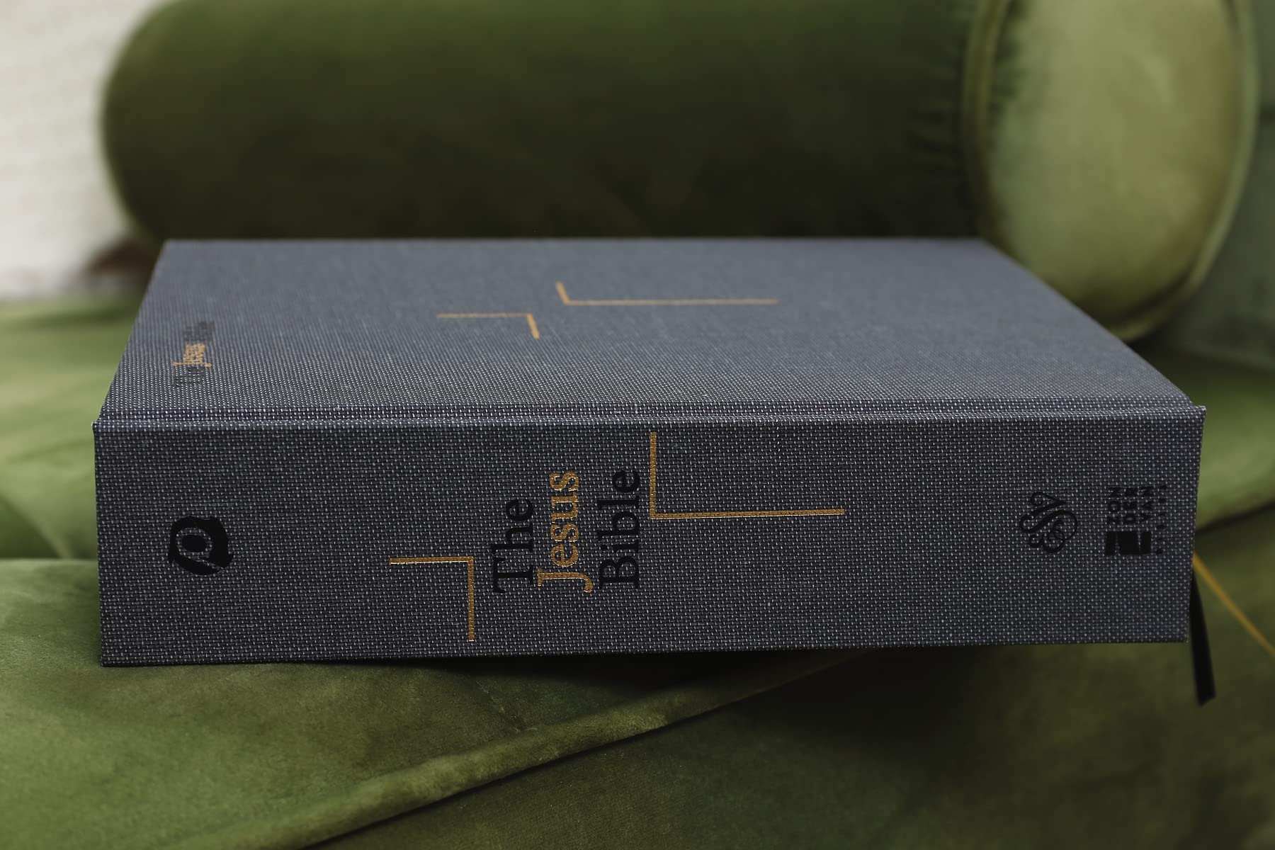The Jesus Bible, ESV Edition, Cloth over Board, Gray