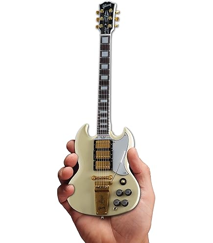 Amazon.com: Axe Heaven Fender Stratocaster(TM) -Black-Polka Dots