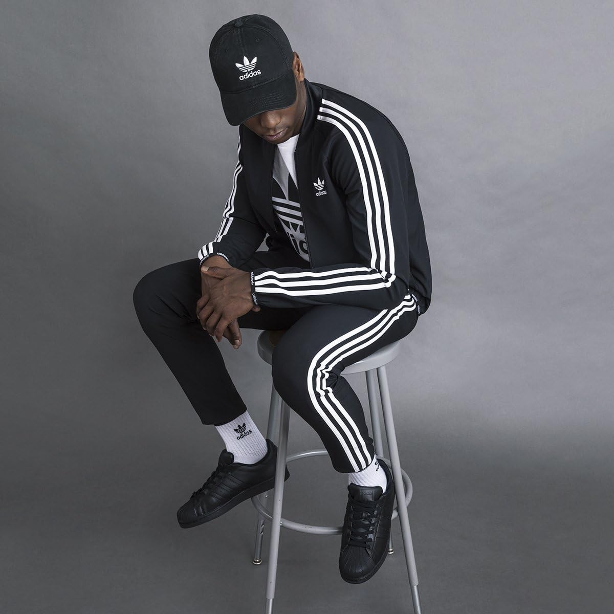 adidas Originals Men's Relaxed Strapback Cap, Black/White, ONE SIZE: Clothing