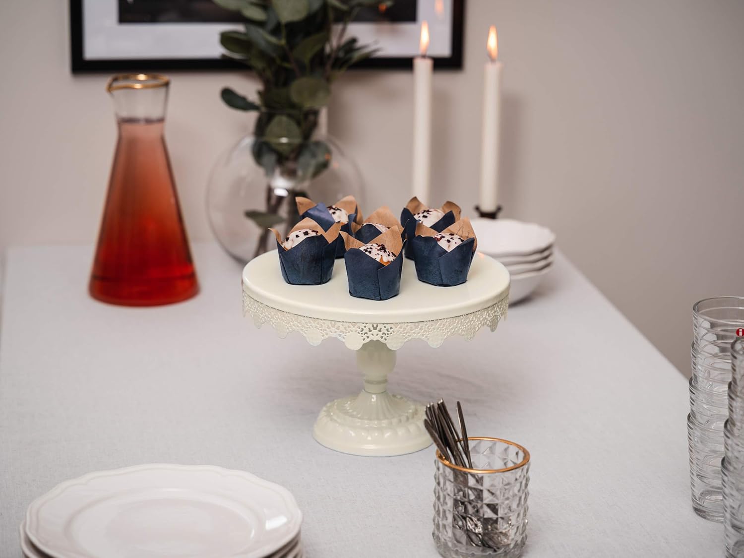 Scott's Bakery Antique Round Metal Cake Stand | Cupcake Display/Holder with Beautiful Design | Perfect for Weddings, Tea Parties, Birthday Parties and Celebrations | 10 Inch White |: Kitchen & Dining