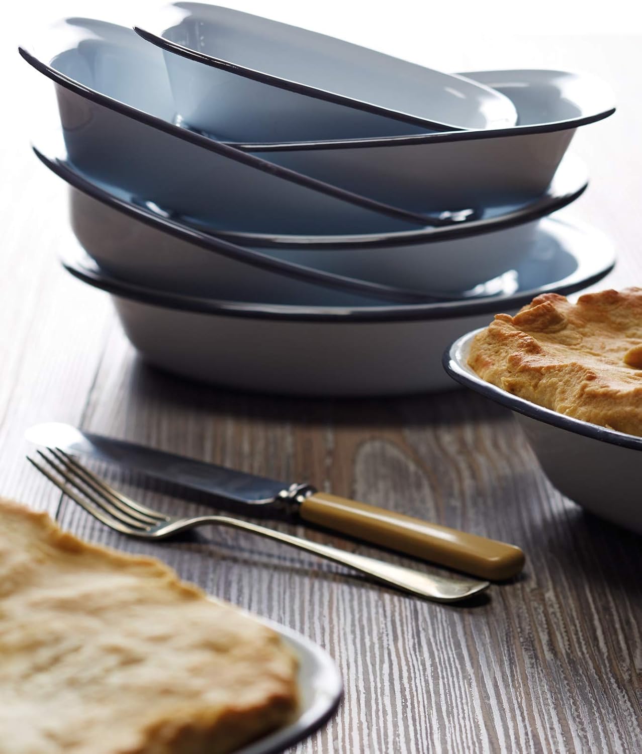 KitchenCraft Living Nostalgia Small Oblong Enamel Pie Dish, 16 x 12 cm