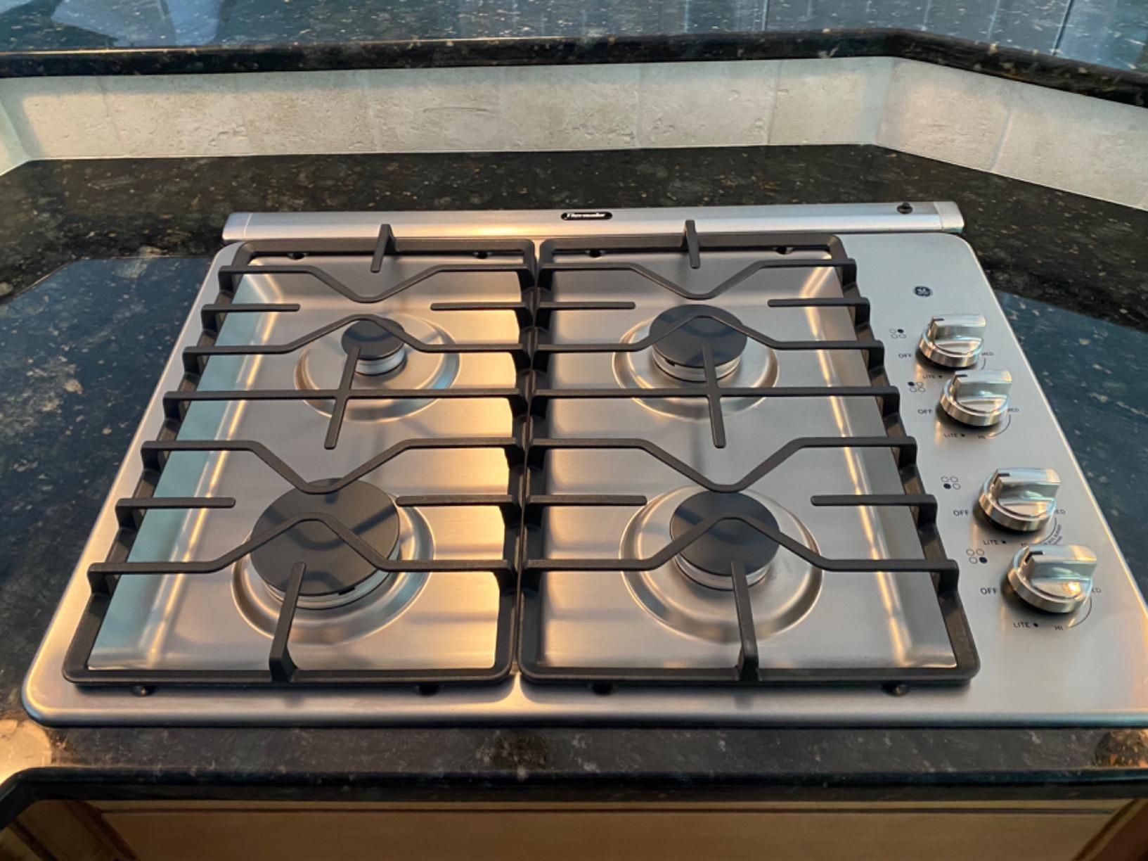22/mo Finance GE JGP3030SLSS 30 Inch Gas Cooktop with MAX System