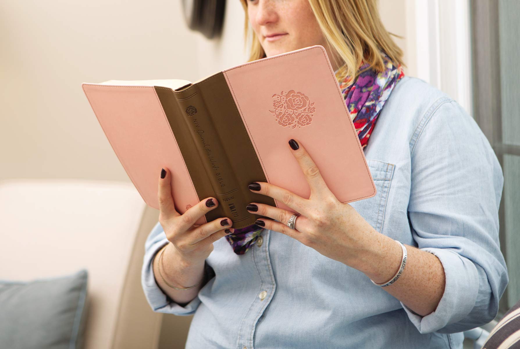 NIV, Journal the Word Bible for Women, Leathersoft, Brown/Pink, Red Letter, Comfort Print: 500+ Prompts to Encourage Journaling and Reflection NIV, Journal the Word Bible for Women, Leathersoft, Brown/Pink, Red Letter, Comfort Print: 500+ Prompts to Encourage Journaling and Reflection Imitation Leather