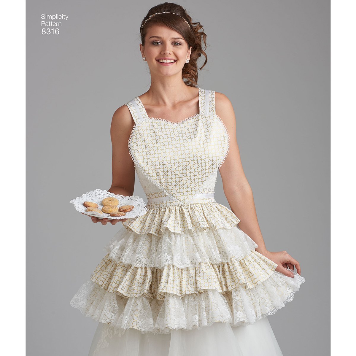 Simplicity Pattern 8316 A (S-M-L) Misses' Heart Aprons, Paper, White, 22 x 15 x 1 cm