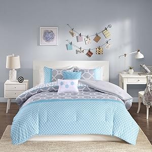 Intelligent Design - Clara -All Seasons Comforter Set -5 Piece - Blue - Geometric Pattern - Full/Queen Size - Includes 1 Comforter, 2 Shams, 2 Decorative Pillows - Ideal For Guest Room