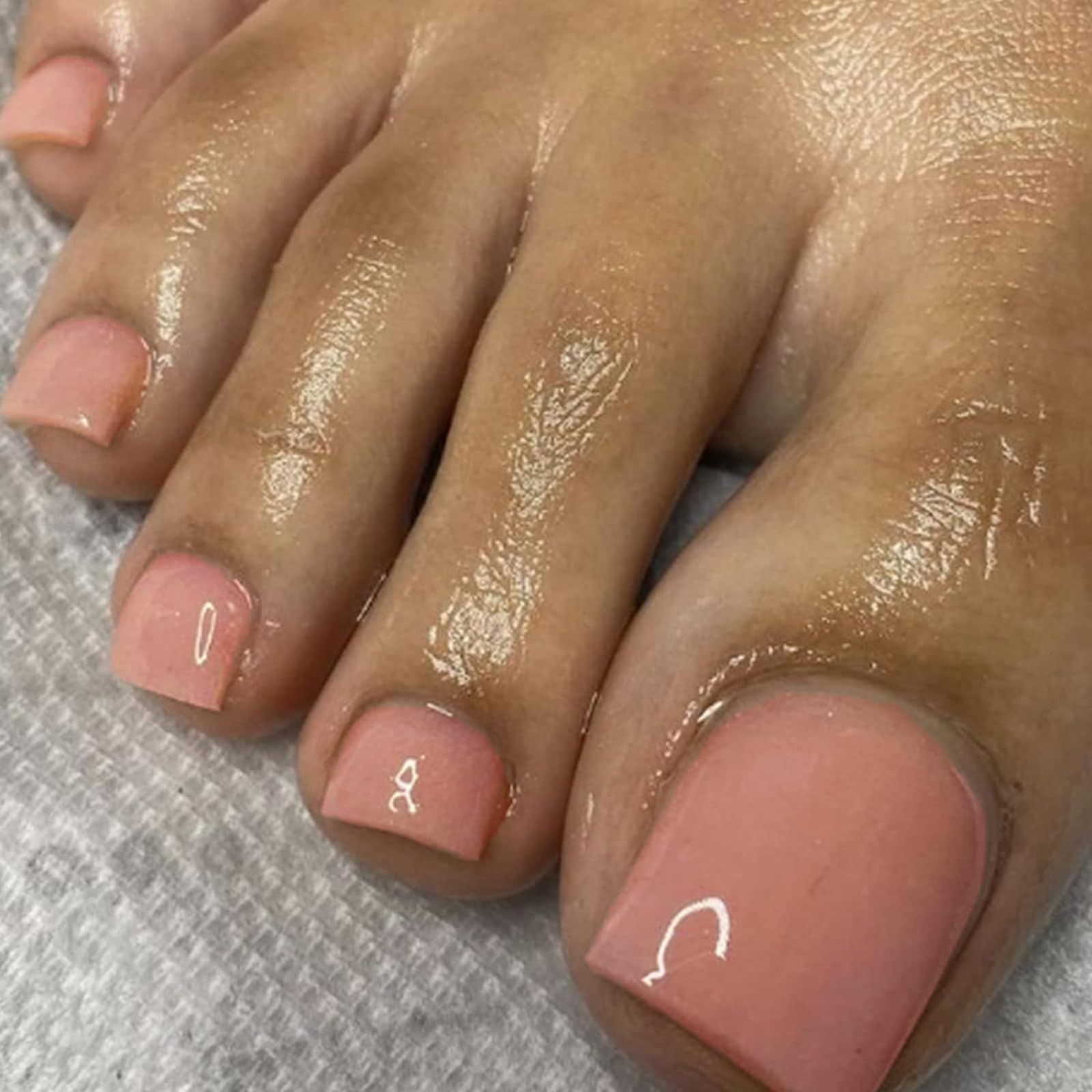 24pcs Press On Toes Nails Pure Pink Fake Toenails Full Cover Short Glue On Toe Nails Glossy Minimalist Design Acrylic Toe Nails Summer Pink False Toe Static Nails For Women Toes Nail Decorations