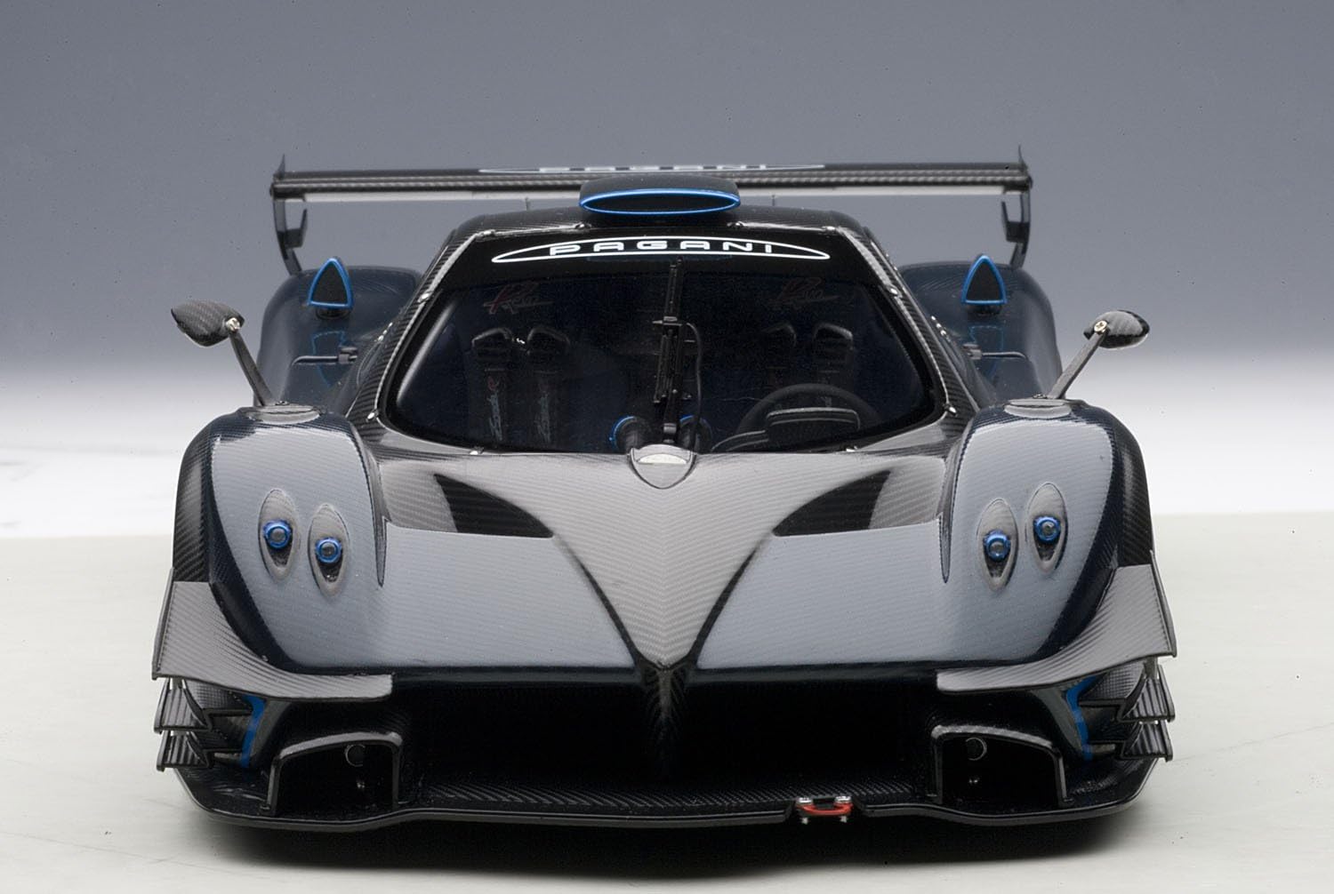 Amazon Autoart 1 18 パガーニ ゾンダ レボリューション カーボンブラック ブルー 完成品 ミニカー ダイキャストカー おもちゃ