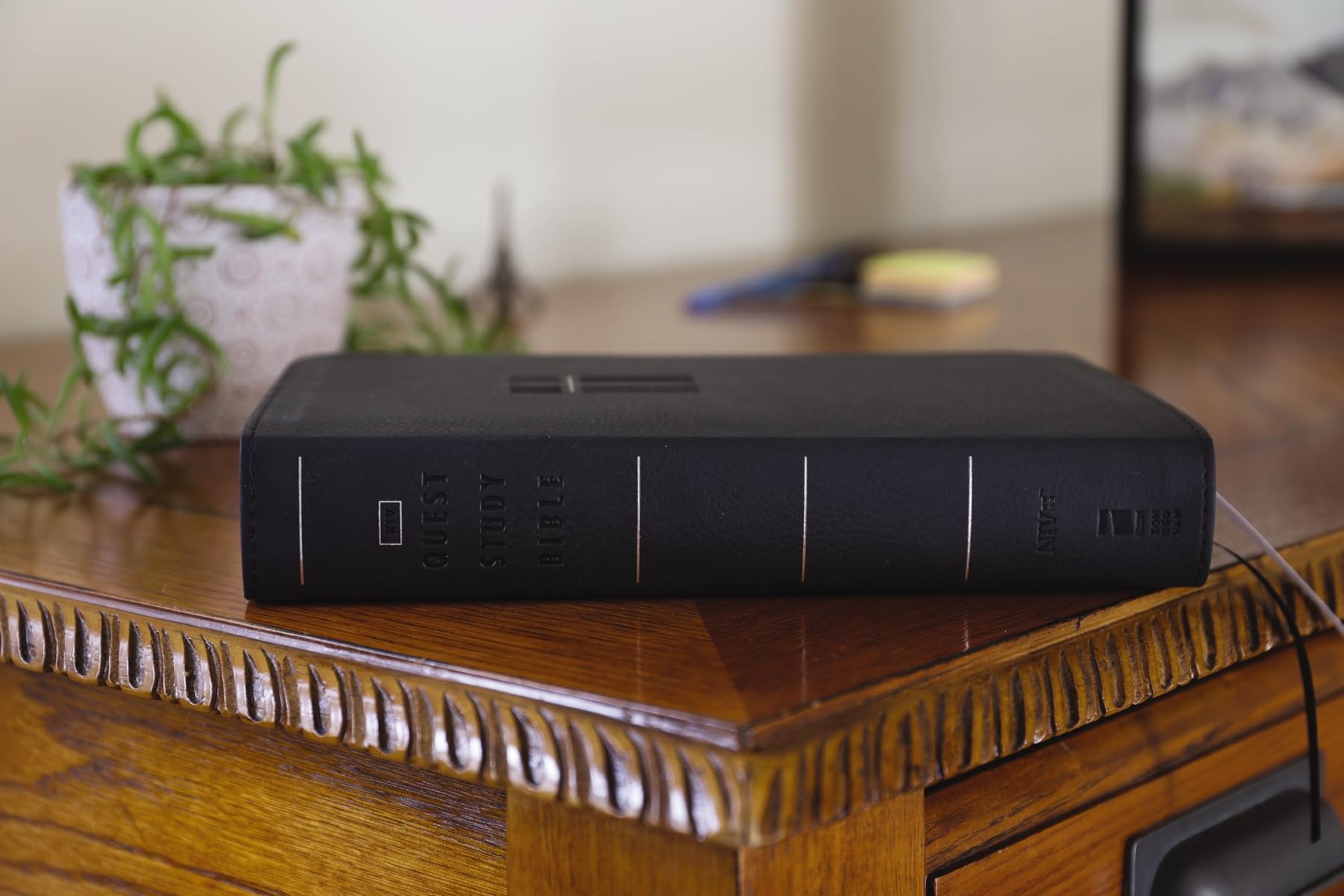 NIV, Quest Study Bible, Leathersoft, Black, Comfort Print: The Only Q and A Study Bible