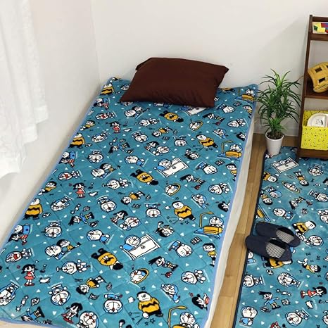 Amazon Storepocket ベッドパッド 寝具 敷きパッド ドラえもん 約100 5cm シングルサイズ ブルー ドラえもん フレンズ 優しく柔らかな肌触り キルティング加工 当店オリジナルデザイン 洗える 小学館 ひざ掛け ハーフケット オンライン通販
