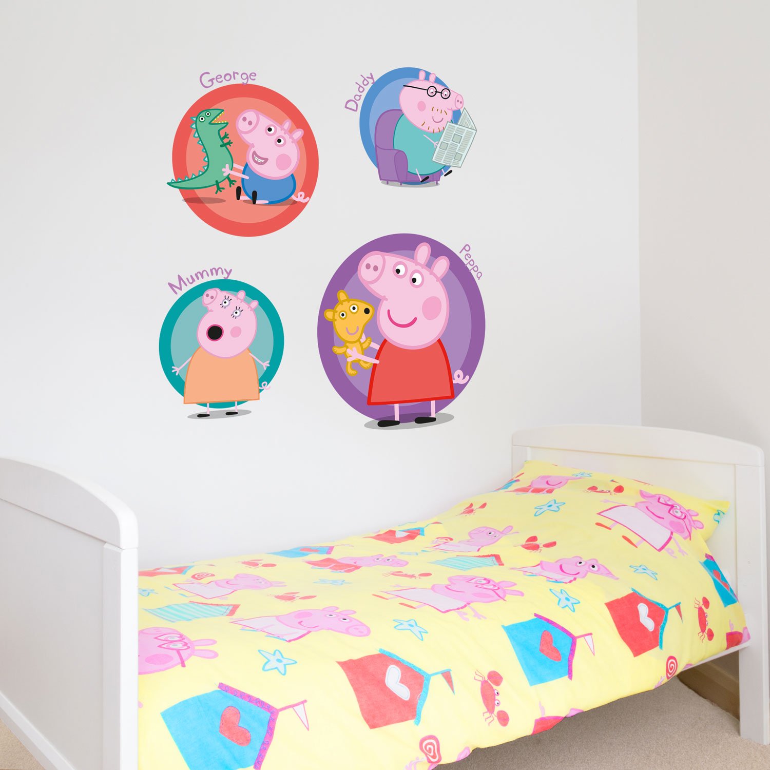 Peppa Pig's and Family wall stickers badges | Official Peppa Pig wall stickers range