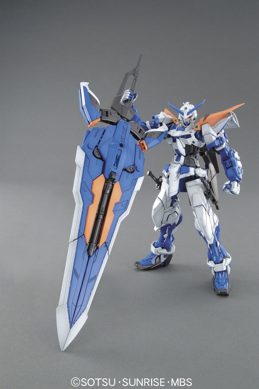 Bandai Hobby MG Gundam Blue Frame 2nd L – Maquette 1/100, Armature Bleue, Sabre Géant, Support Inclus – Kit De Construction
