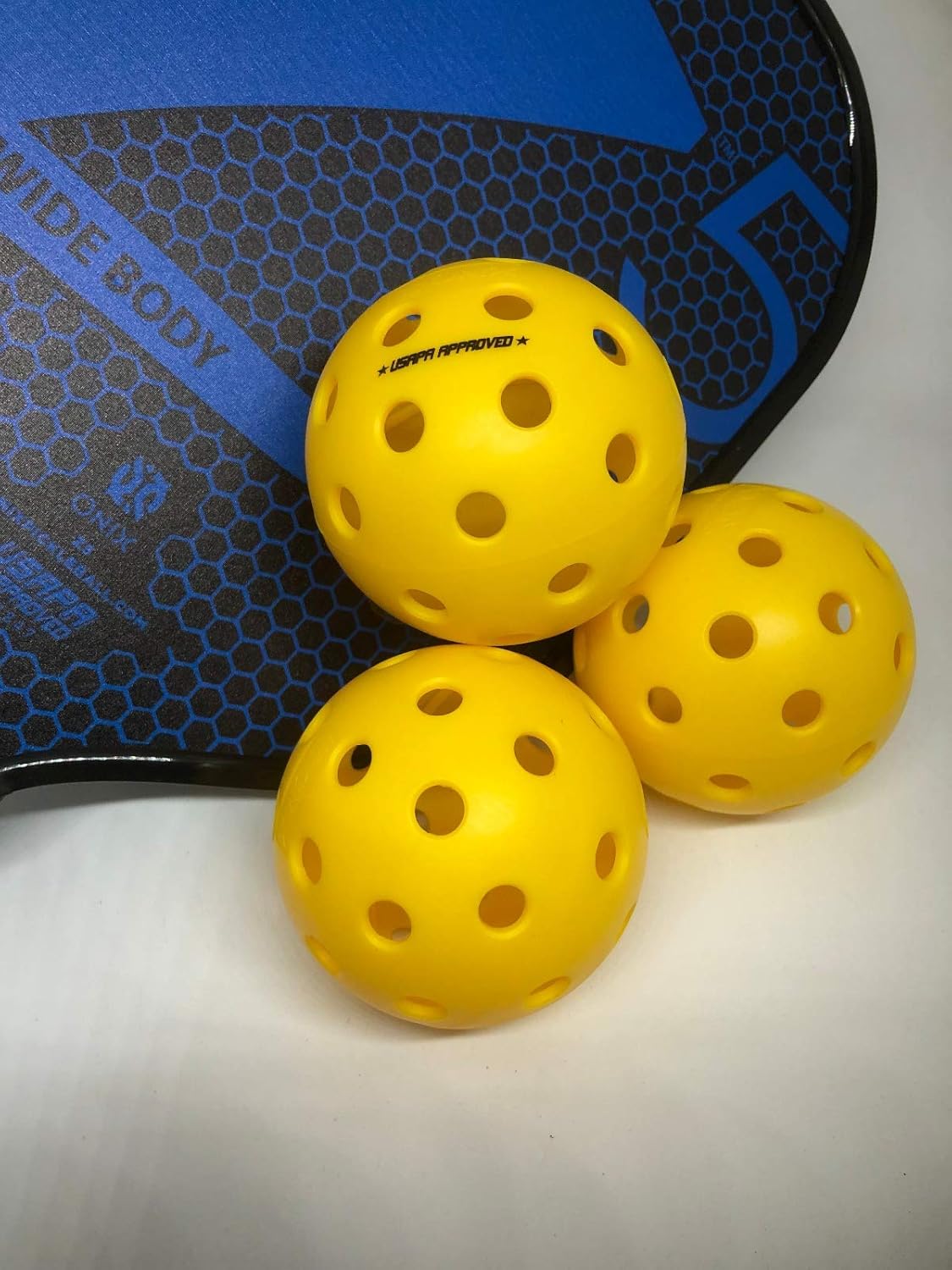 Onix Graphite Z5 Pickleball Paddle & 3-Pack Fuse G2 Pickleball Balls Bundle - Premium Pickle Ball Equipment Set for Beginners and Professionals : Sports & Outdoors