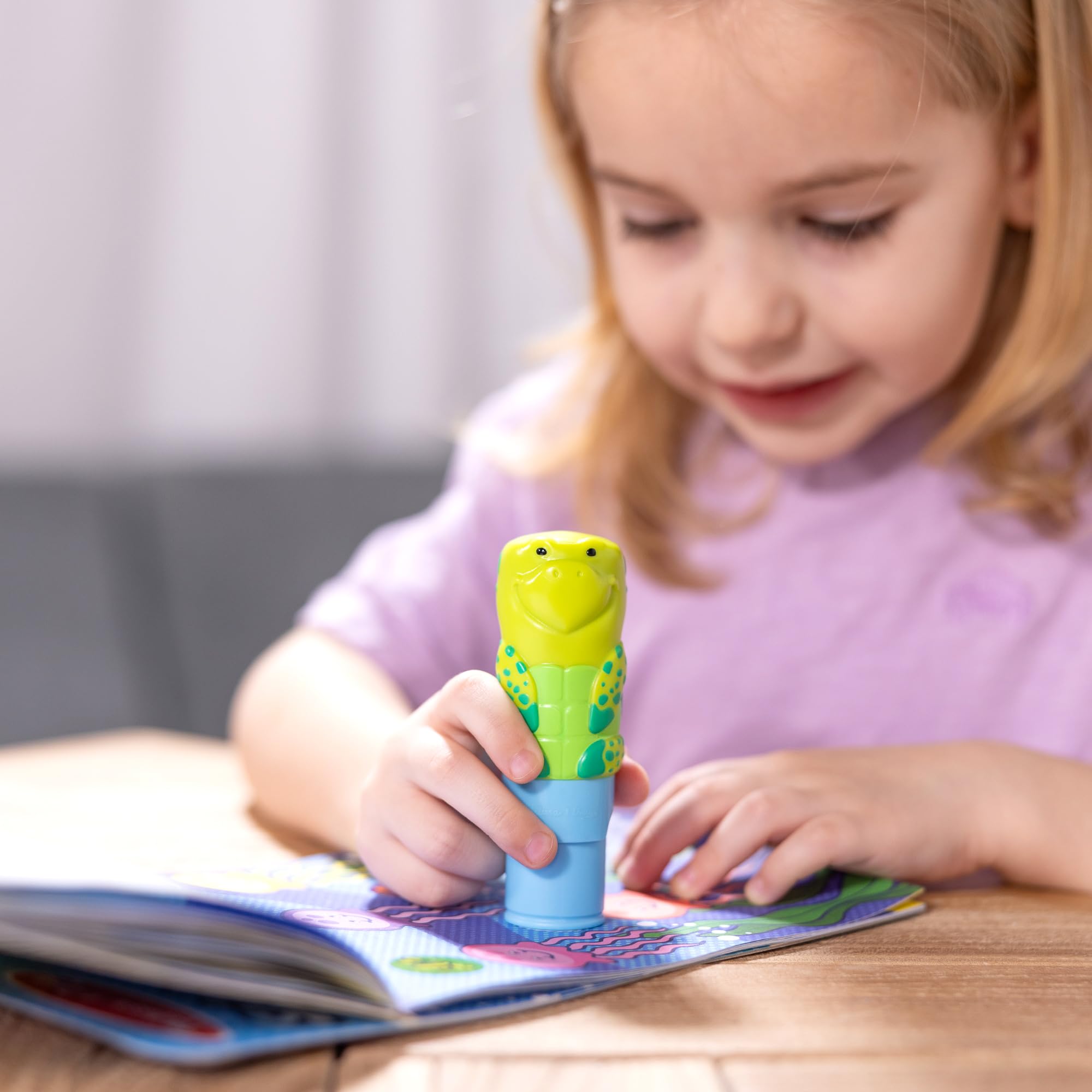 Melissa & Doug Sticker Wow!™ 24-Page Activity Pad and Sticker Stamper, 300 Stickers, Arts and Crafts Fidget Toy Collectible Character – Sea Turtle - for Kids Ages 3+ - FSC Certified