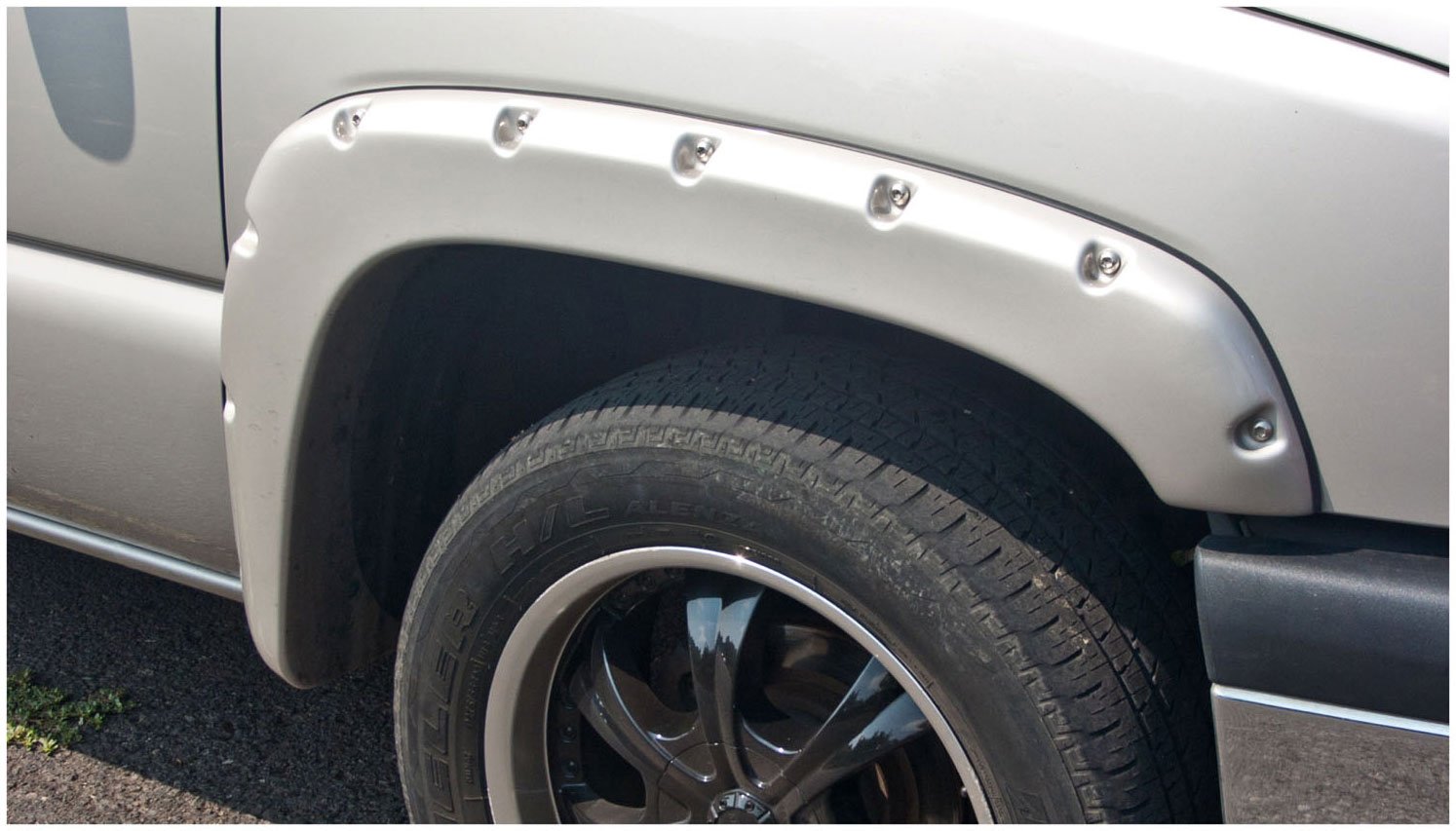 Bushwacker 4094802 Black Pocket/Rivet Style Smooth Finish 4Piece