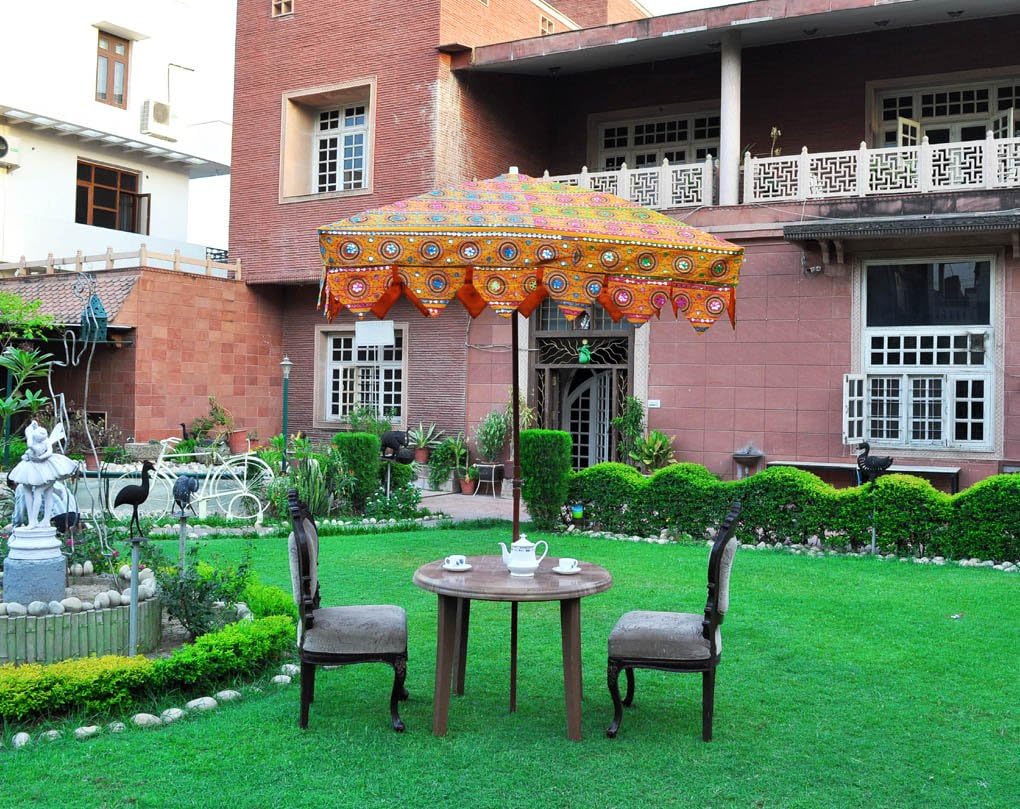 Amazon Com Lalhaveli Indian Hand Embroidery Large Yellow Outdoor Umbrella 8 Ribs Beach Offset Patio Umbrella Garden Outdoor