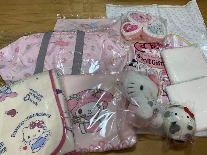 Amazon Co Jp 中身公開 21年新春福袋 サンリオ ハローキティ 抜取無 ぬいぐるみ干支 ブランケット バスタオル ランチボックス キティーちゃん ホビー 通販