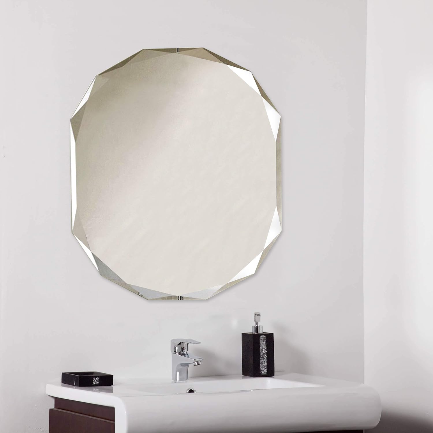 BGSL Classic Diamond Cut Oval Bathroom Mirror by INTELLIGENT DESIGN