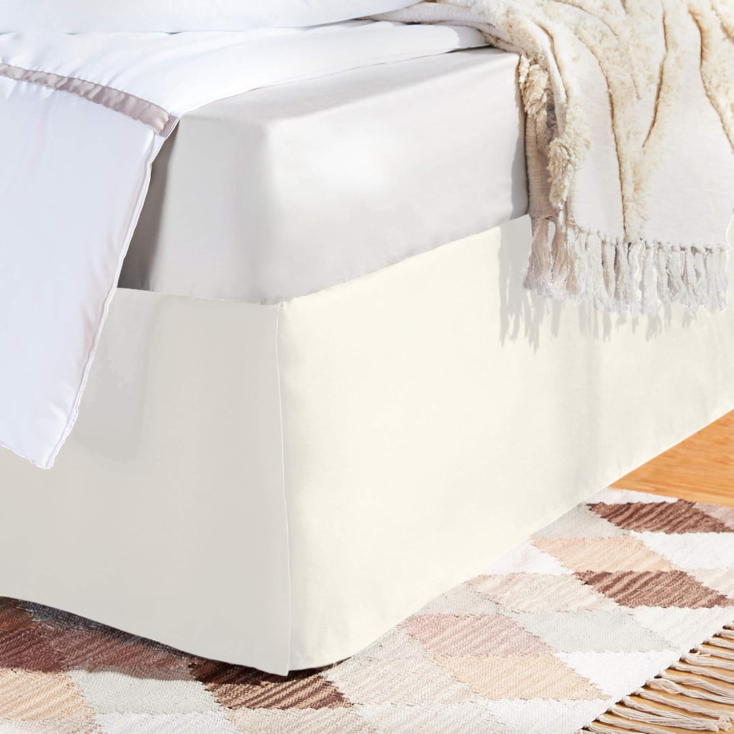 AmazonBasics Pleated Bed Skirt Queen, Off White Amazon.ca Home