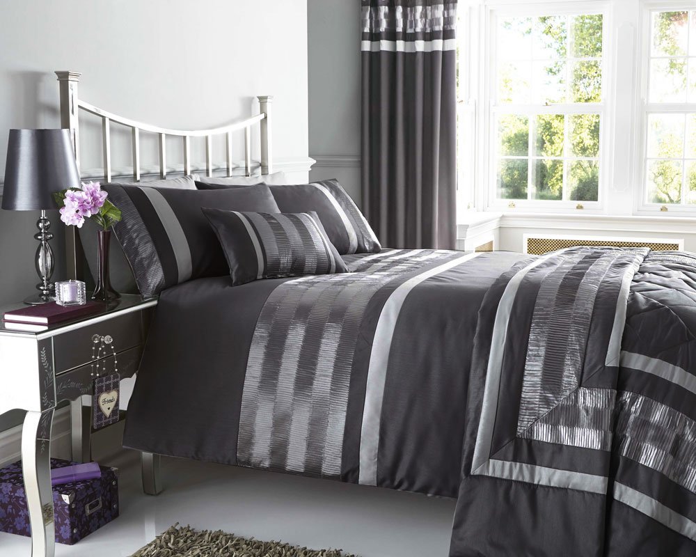 KING SIZE DUVET COVER SET AND MATCHING CURTAINS IN CHARCOAL GREY WITH