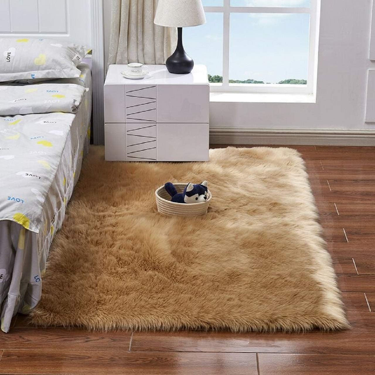 Daoxu Faux Lambskin Sheepskin Rug, Faux Fur, Decorative, Super Soft