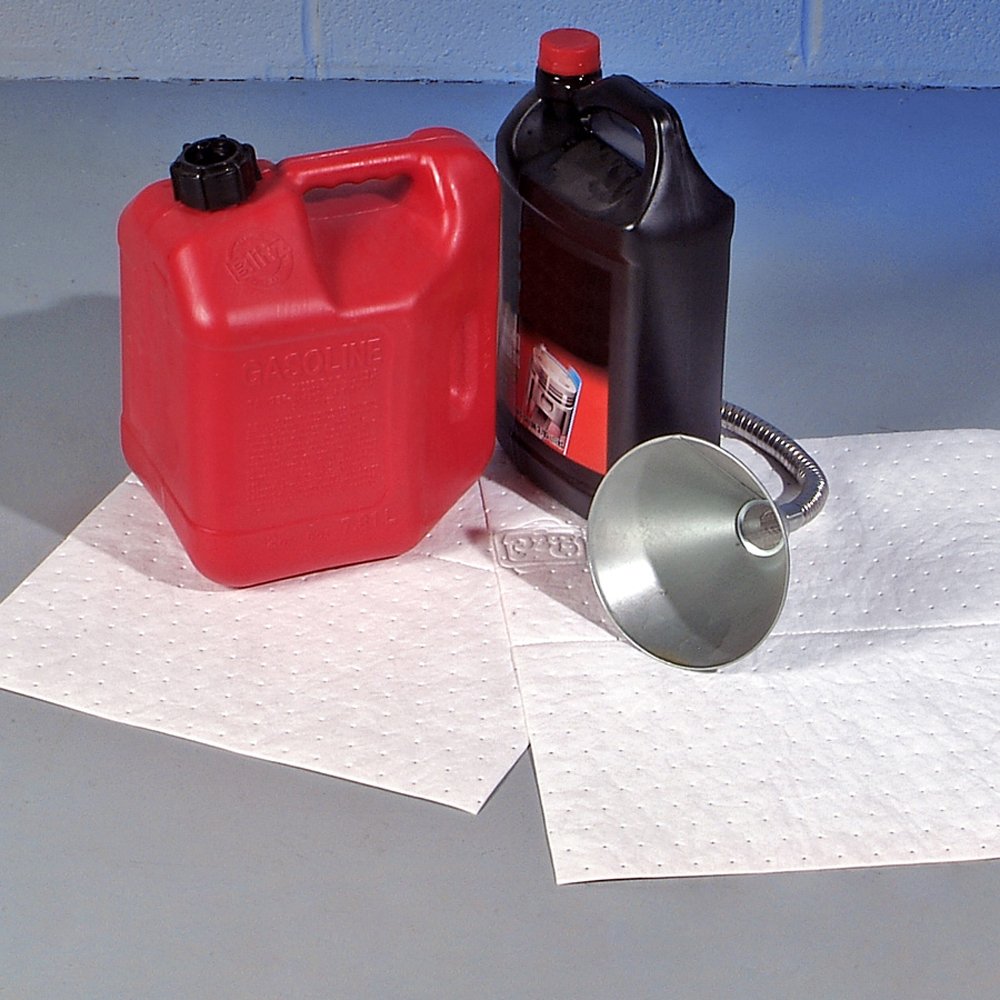 New Pig Oil Absorbing Mat Pad in Dispenser Box, Absorbs Oil and Fuel, Repels Water, 14-Ounce Absorbency, 20” x 15”, Box of 200, MAT485: Science Lab Spill Containment Supplies: Industrial & Scientific