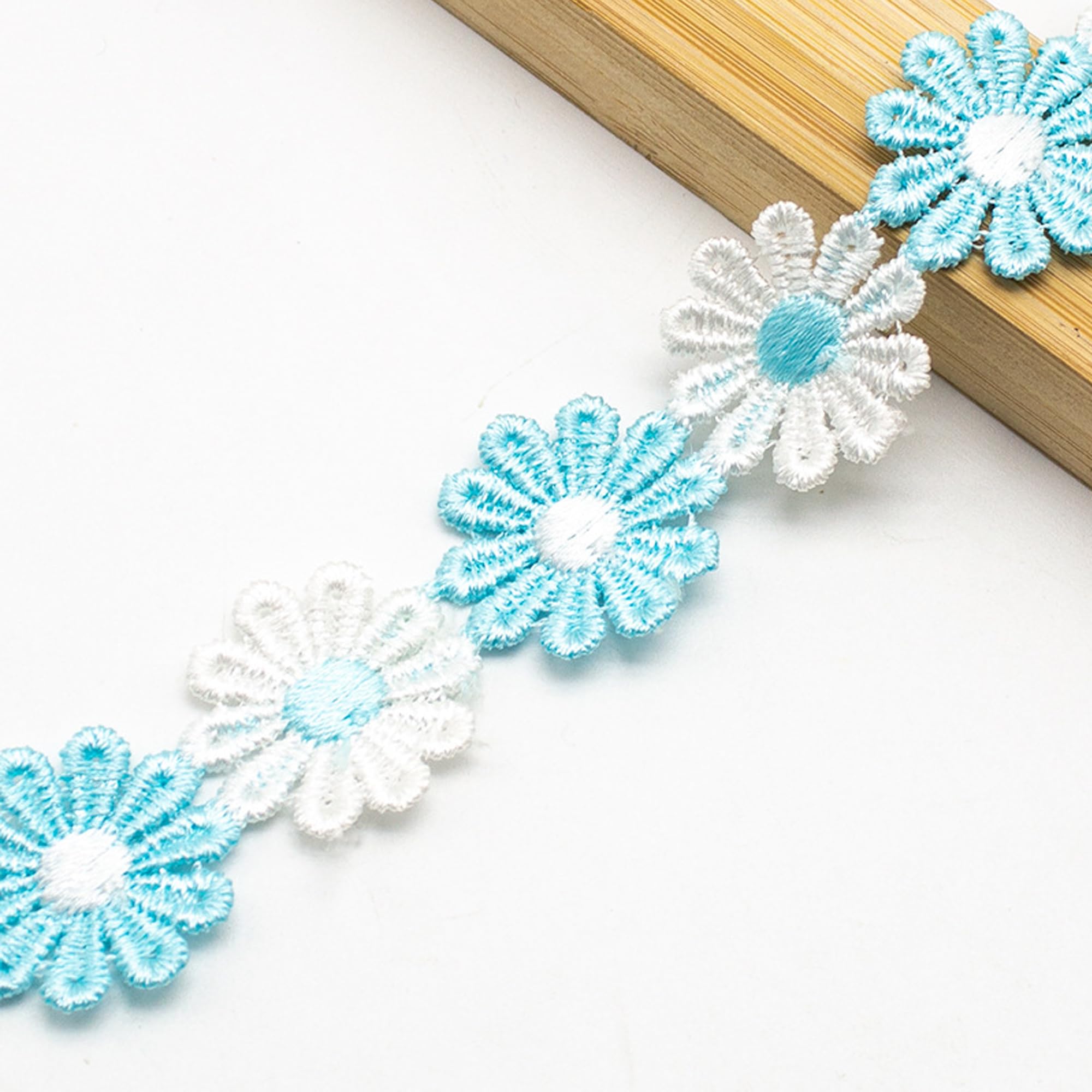 XCSJ 5 x 2.5cm Applique Sewing Edges Flower Embroidery Lace Ribbon Lace Fabric Daisy Polyester Flower Ribbon Appliques for Hair Band, Clothes (Light Blue) — image 1