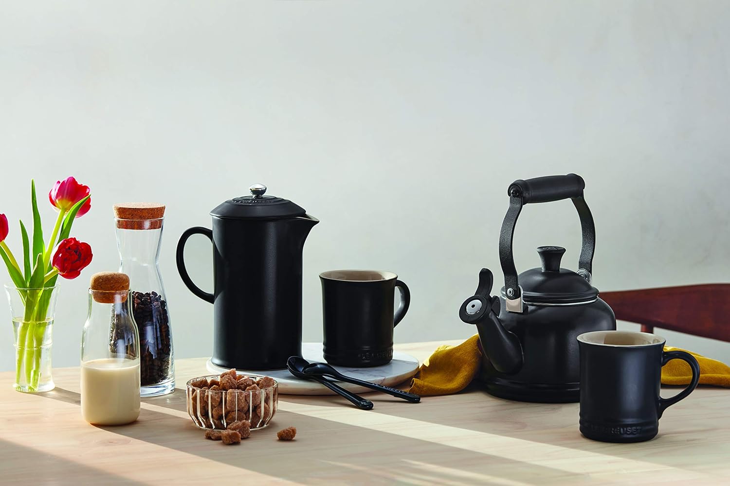 Le Creuset Stoneware Cafetière French Press with Stainless Steel Plunger, 1 Litre, Serves 3-4 Cups, Matte Black, 91028200000000 - Image 4