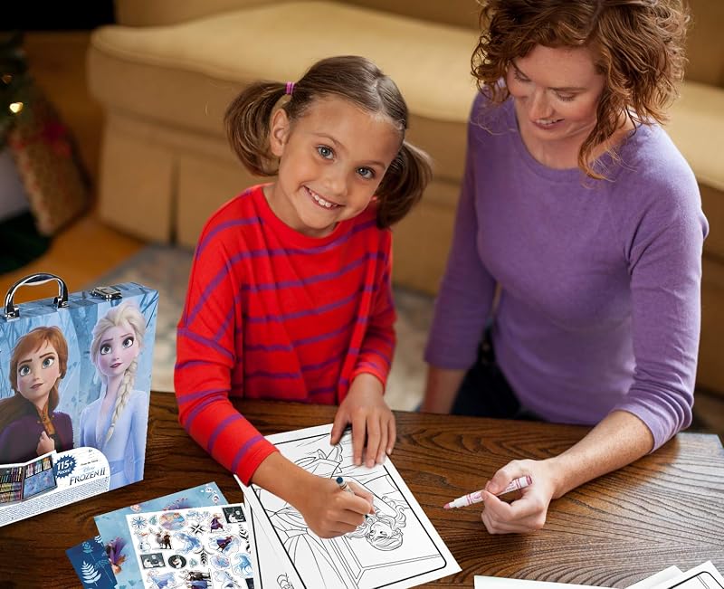 Valigetta Colori Disney Frozen 2 – Kit Creativo con 115 Pezzi Assortiti, Età Consigliata: 5-10 Anni