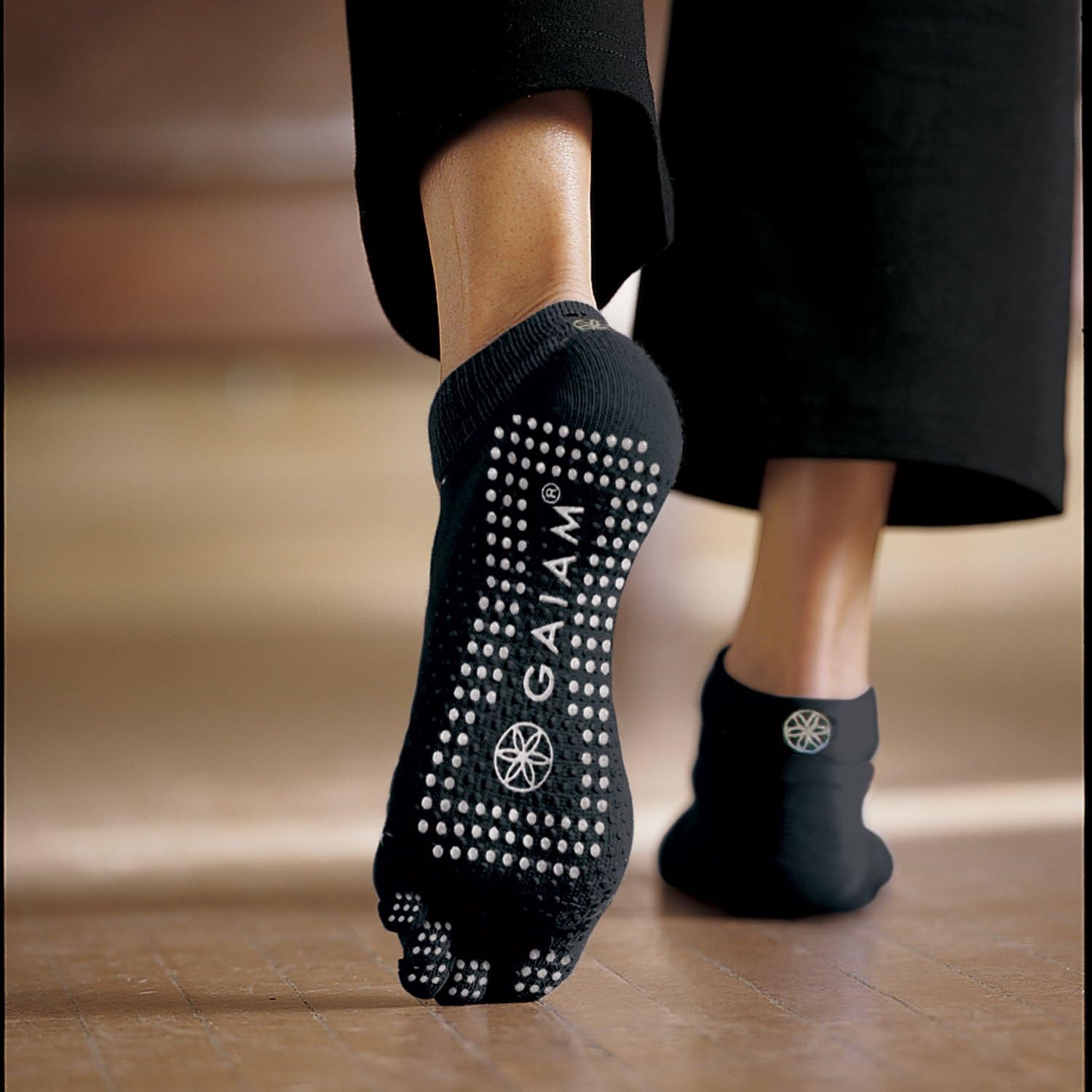 Gaiam Grippy Yoga Socks, Grey, Medium/Large : Yoga Toe Socks : Clothing