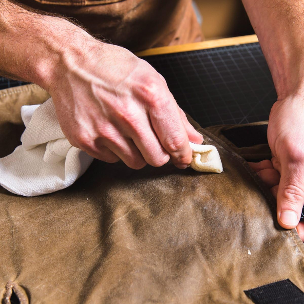 Otter Wax Heat-Activated Fabric Dressing | 1/2 Pint | All-Natural Water Repellent | Made in USA: Sports & Outdoors